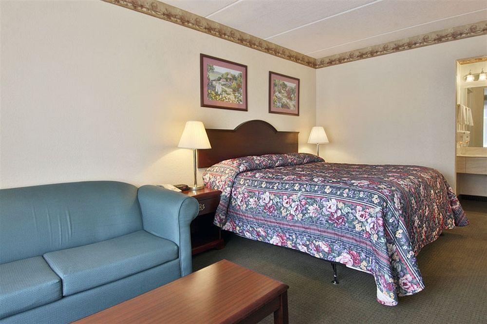 Red Rose Inn & Suites Плант-Сити Экстерьер фото
